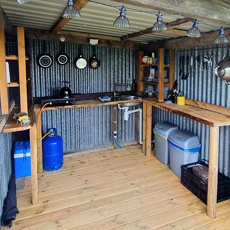 Bronfelen Yurt Hotel Cynghordy Exterior photo