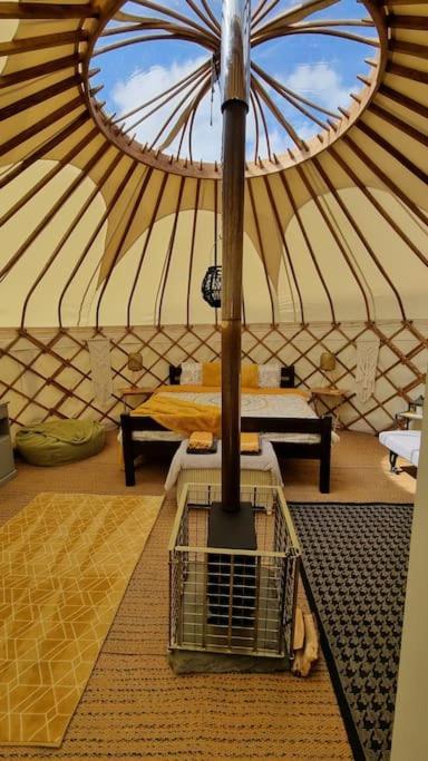 Bronfelen Yurt Hotel Cynghordy Exterior photo