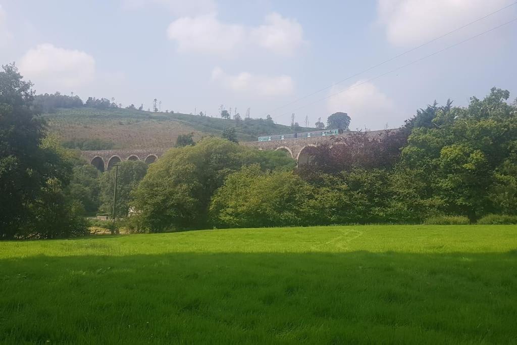 Bronfelen Yurt Hotel Cynghordy Exterior photo