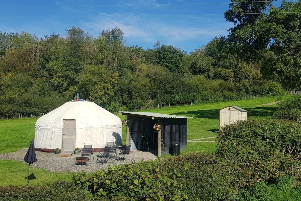 Bronfelen Yurt Hotel Cynghordy Exterior photo