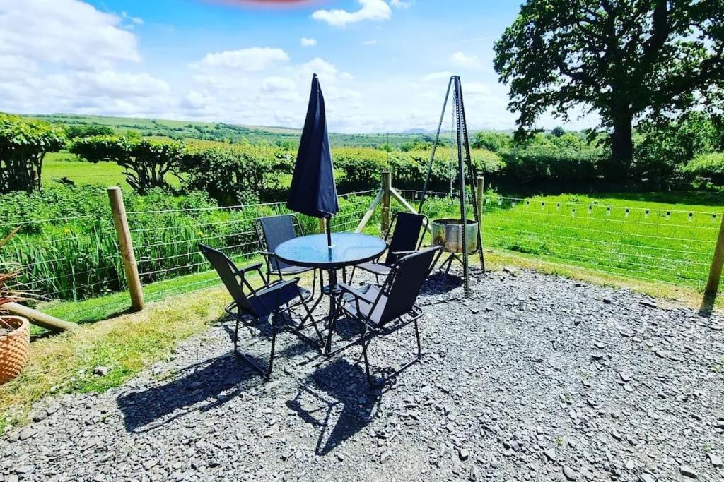 Bronfelen Yurt Hotel Cynghordy Exterior photo