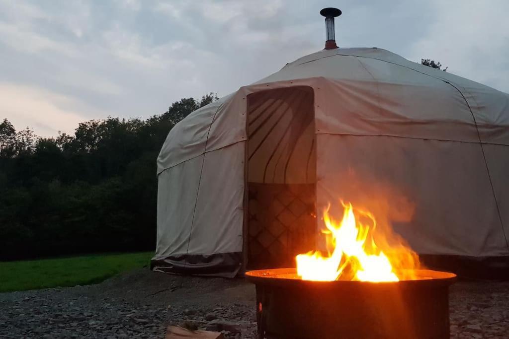 Bronfelen Yurt Hotel Cynghordy Exterior photo