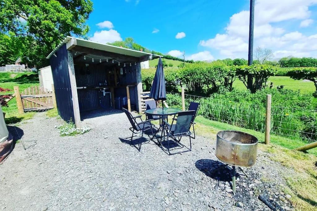 Bronfelen Yurt Hotel Cynghordy Exterior photo