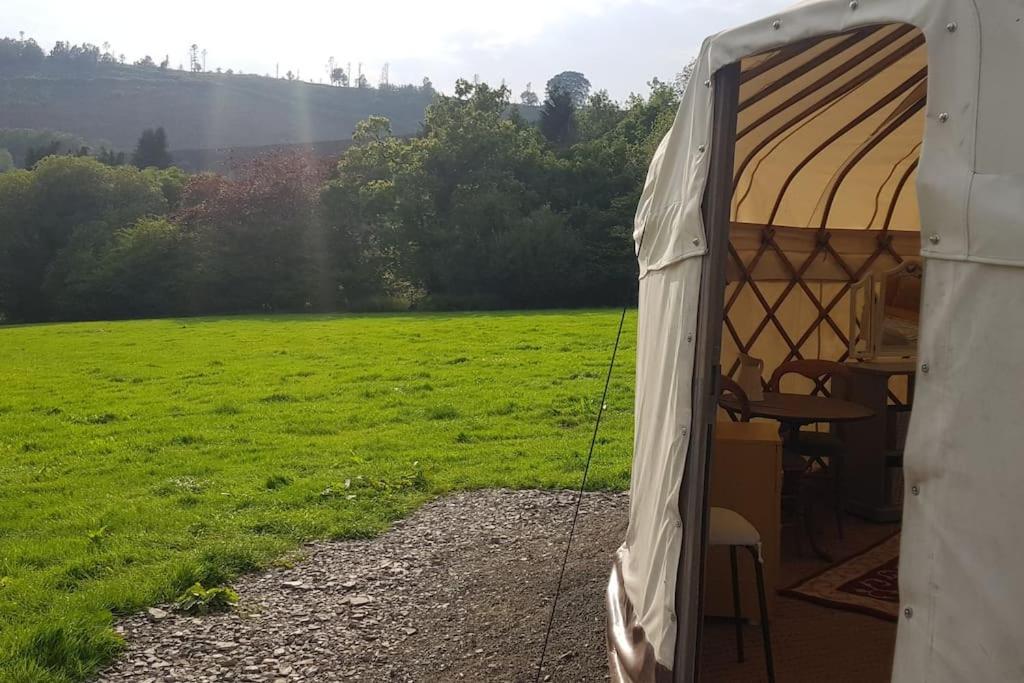 Bronfelen Yurt Hotel Cynghordy Exterior photo