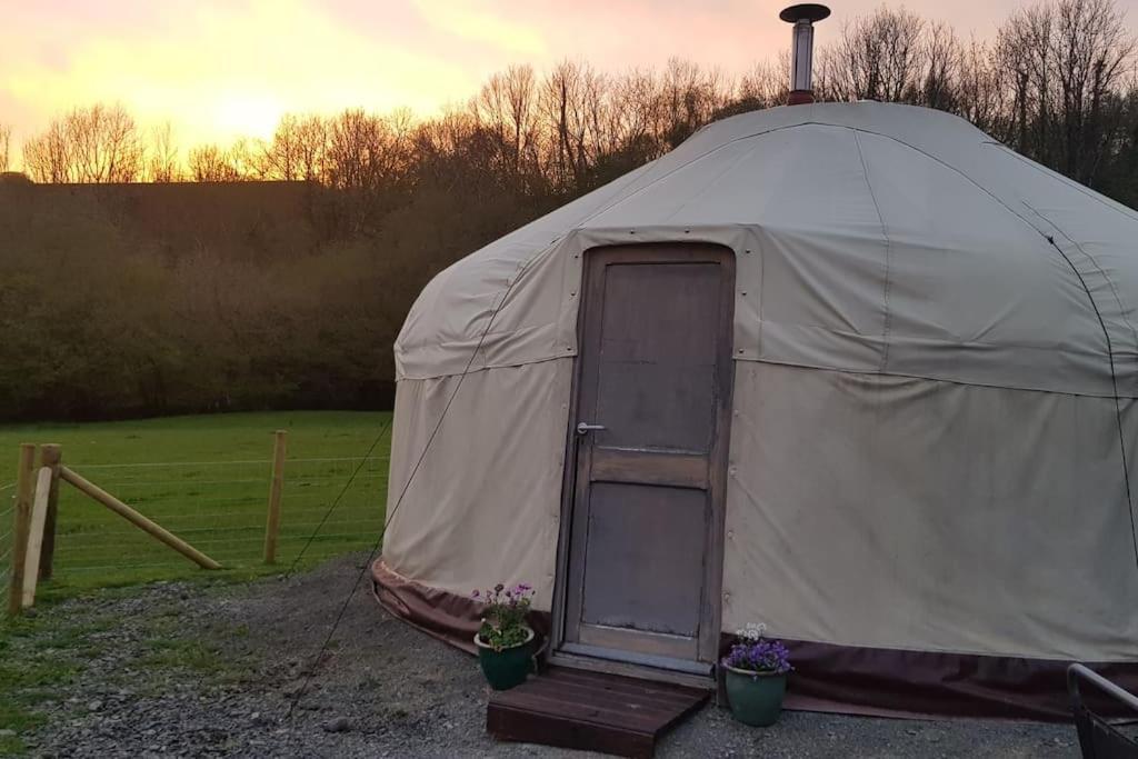 Bronfelen Yurt Hotel Cynghordy Exterior photo