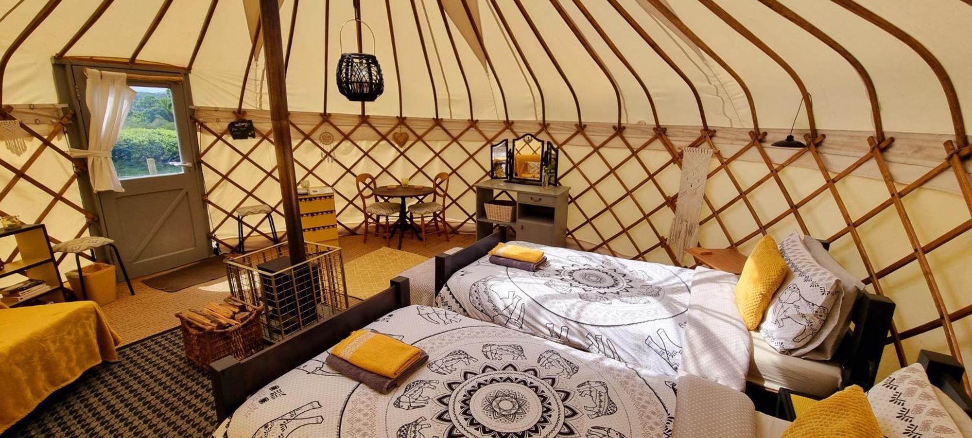 Bronfelen Yurt Hotel Cynghordy Exterior photo