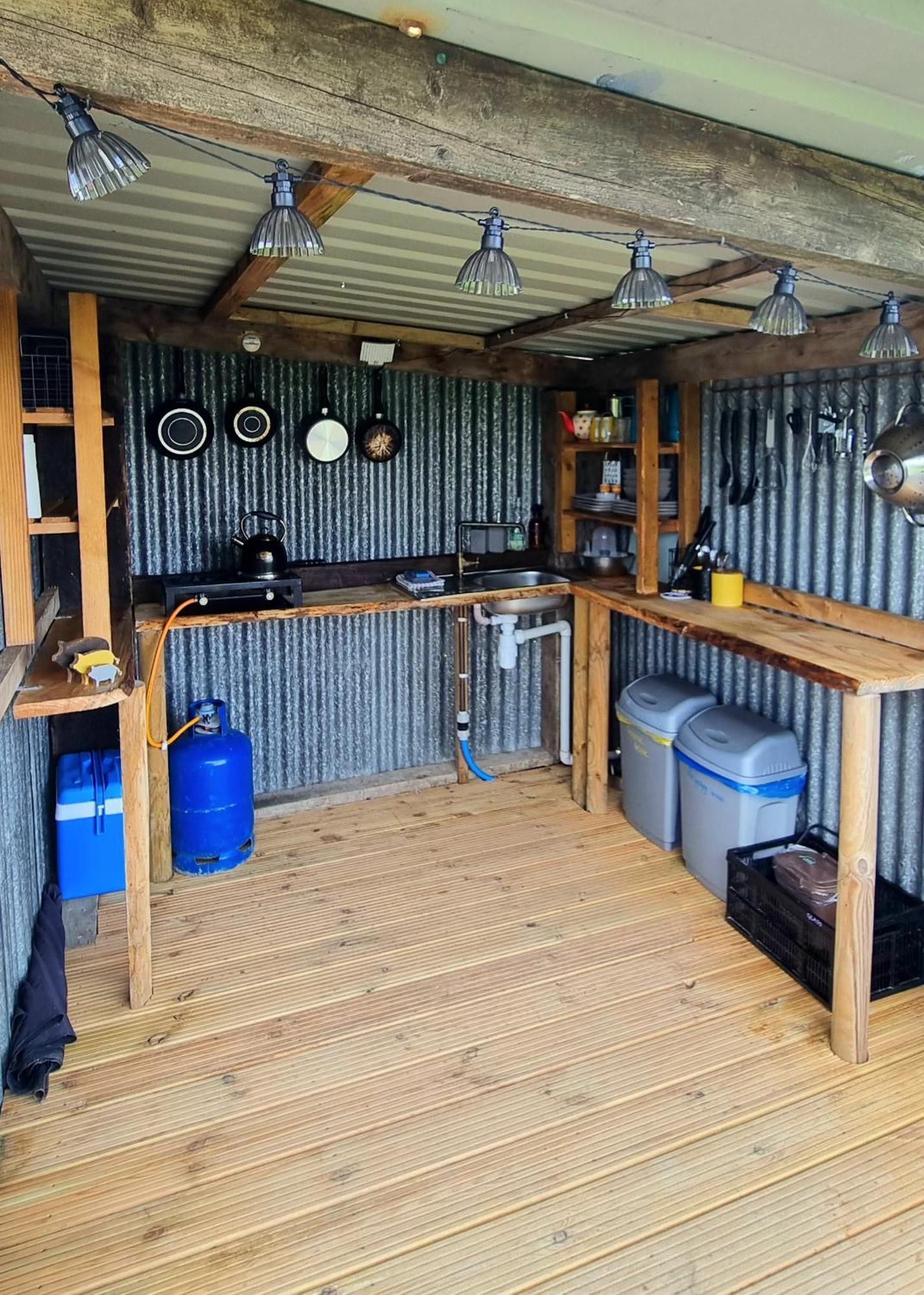 Bronfelen Yurt Hotel Cynghordy Exterior photo